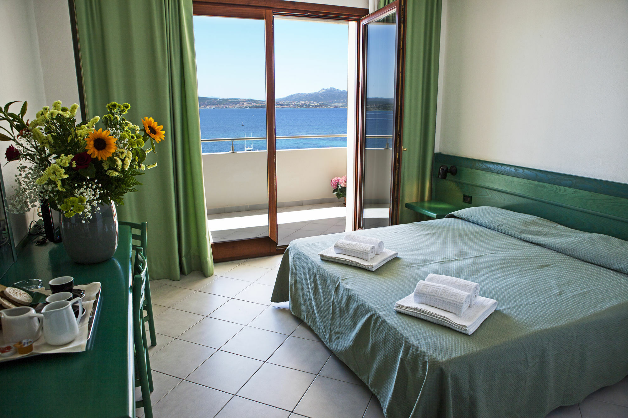 Hotel Miralonga La Maddalena  Exterior photo